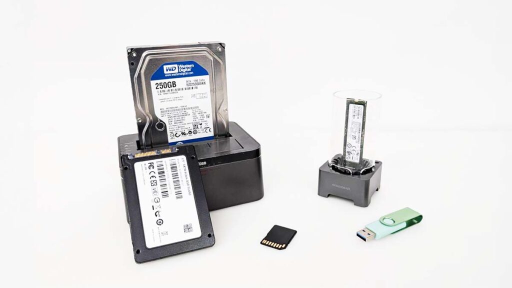 HDD、SSD、USBメモリ、SDカード